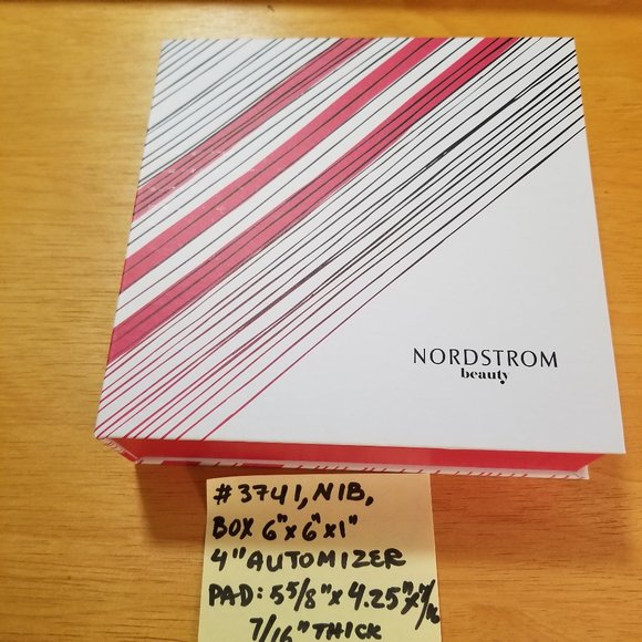 ✅3741 NIB Nordstrom Beauty Pink Atomizer & Note Pad - Picture 2 of 6